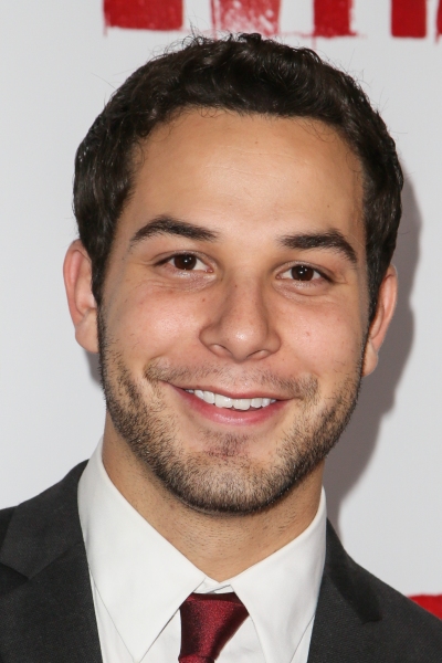 Skylar Astin Photo