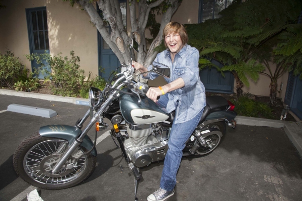 Geri Jewell (Facts of Life and Deadwood) rides bike Photo