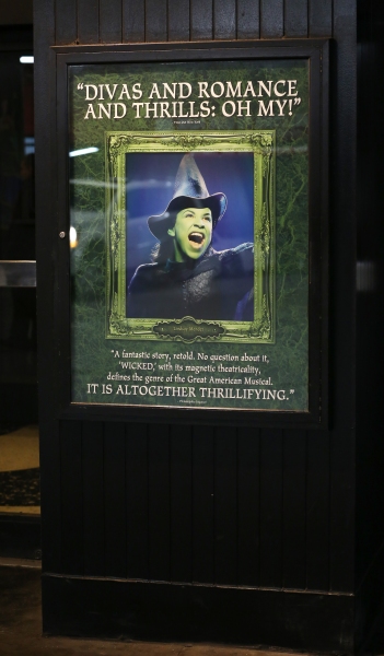 Photo Coverage: WICKED's 10th Anniversary Cast Curtain Call Broadway Celebration! 