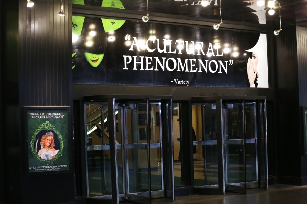 Photo Coverage: WICKED's 10th Anniversary Cast Curtain Call Broadway Celebration! Image