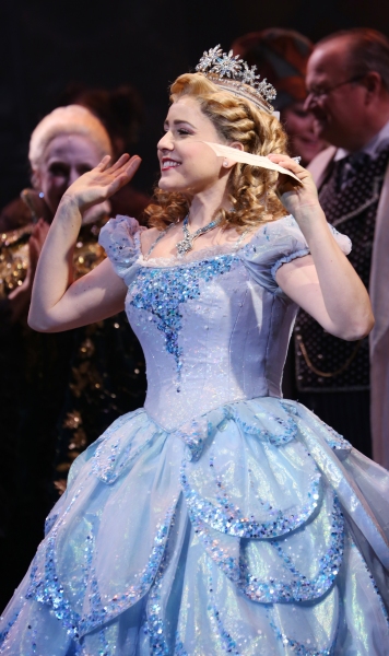 Photo Coverage: WICKED's 10th Anniversary Cast Curtain Call Broadway Celebration!  Image