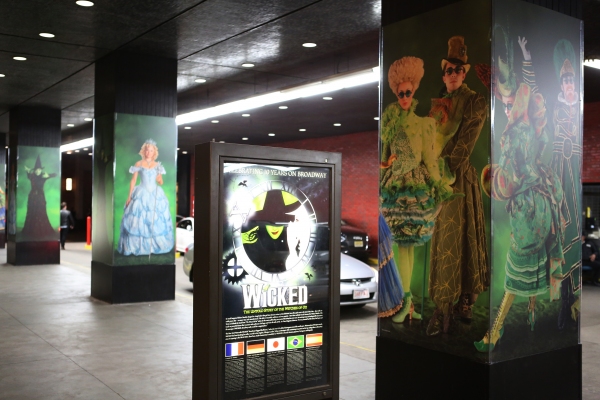 Photo Coverage: WICKED's 10th Anniversary Cast Curtain Call Broadway Celebration! Image