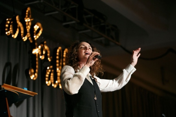 Sing for Hope Volunteer Artist and acclaimed Broadway leading lady Melissa Errico daz Photo