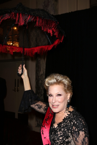 Photo Coverage: Billy Crystal, Katie Couric & More Celebrate HULAWEEN IN THE BIG EASY Image