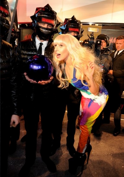 Photo Coverage: Lady Gaga Helps H&M Celebrate Times Square Opening Image