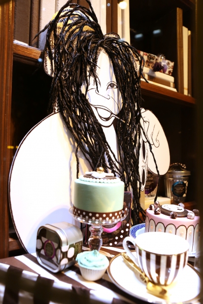 Photo Coverage: Henri Bendel Unveils HIRSCHFELD SPECTACULAR Window Exhibit Image