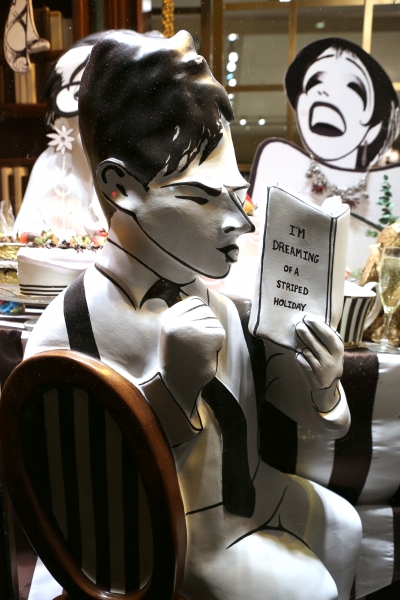 Photo Coverage: Henri Bendel Unveils HIRSCHFELD SPECTACULAR Window Exhibit Image