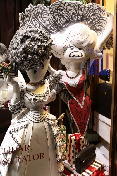 Photo Coverage: Henri Bendel Unveils HIRSCHFELD SPECTACULAR Window Exhibit Image