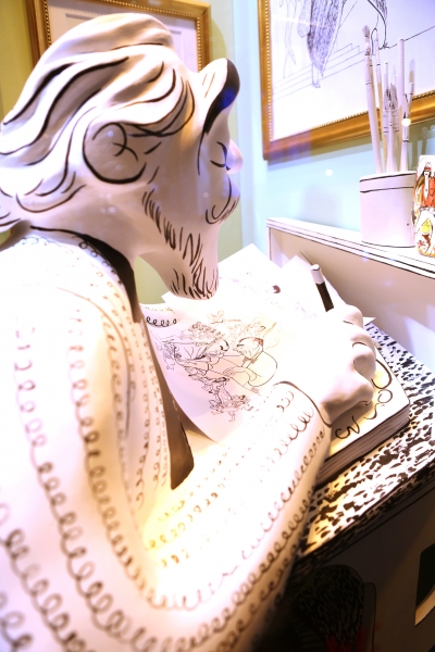 Photo Coverage: Henri Bendel Unveils HIRSCHFELD SPECTACULAR Window Exhibit Image