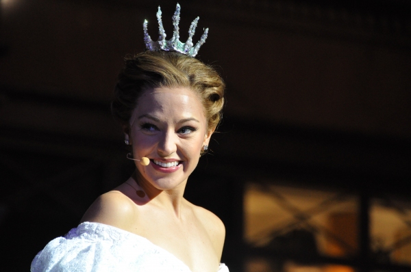 Photo Coverage: Rebecca Luker, Laura Osnes & More Perform at Macy's Christmas Windows Unveiling Image