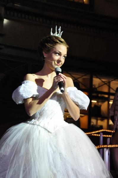 Photo Coverage: Rebecca Luker, Laura Osnes & More Perform at Macy's Christmas Windows Unveiling Image