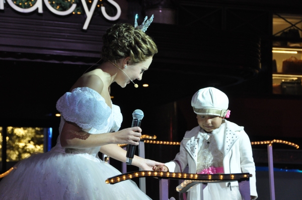 Photo Coverage: Rebecca Luker, Laura Osnes & More Perform at Macy's Christmas Windows Unveiling  Image