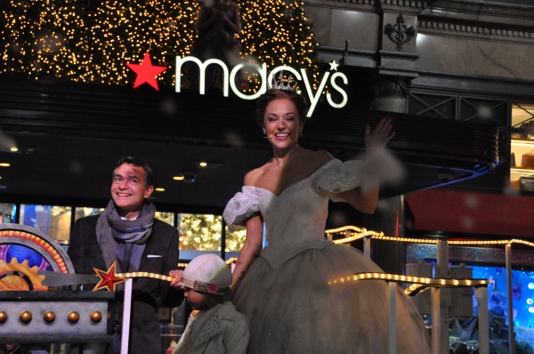 Photo Coverage: Rebecca Luker, Laura Osnes & More Perform at Macy's Christmas Windows Unveiling 