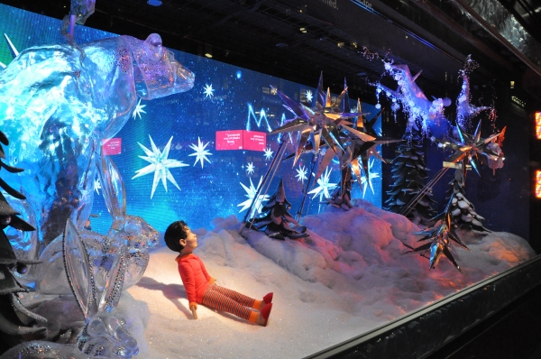 Photo Coverage: Rebecca Luker, Laura Osnes & More Perform at Macy's Christmas Windows Unveiling 