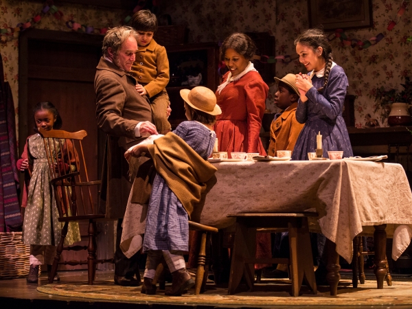 Photo Flash: First Look at Larry Yando and More in Goodman Theatre's A CHRISTMAS CAROL 