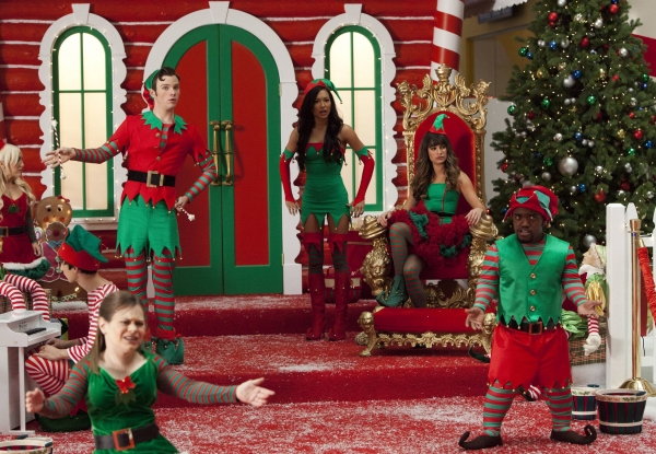 Photo Flash: New Images from GLEE's 'Previously Unaired Christmas' Episode Image