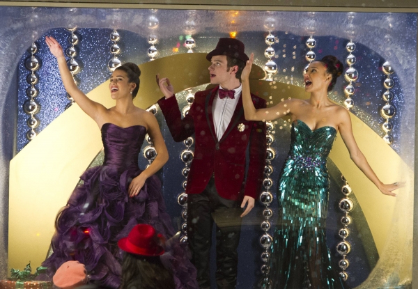Photo Flash: New Images from GLEE's 'Previously Unaired Christmas' Episode Image