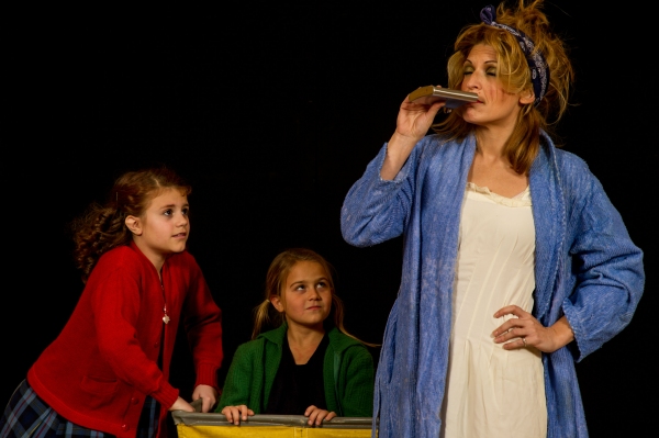 Photo Flash: First Look at Farmington Players Barn's ANNIE Image