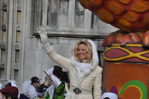 Photo Coverage: Hilty, Chenoweth & More at Macy's 87th Annual Thanksgiving Day Parade Image