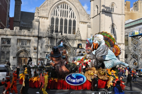 Photo Coverage: Hilty, Chenoweth & More at Macy's 87th Annual Thanksgiving Day Parade Image