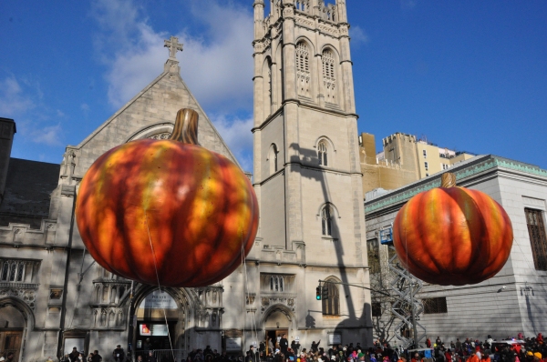 Photo Coverage: Hilty, Chenoweth & More at Macy's 87th Annual Thanksgiving Day Parade Image