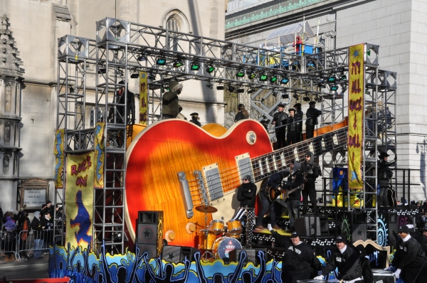 Photo Coverage: Hilty, Chenoweth & More at Macy's 87th Annual Thanksgiving Day Parade Image