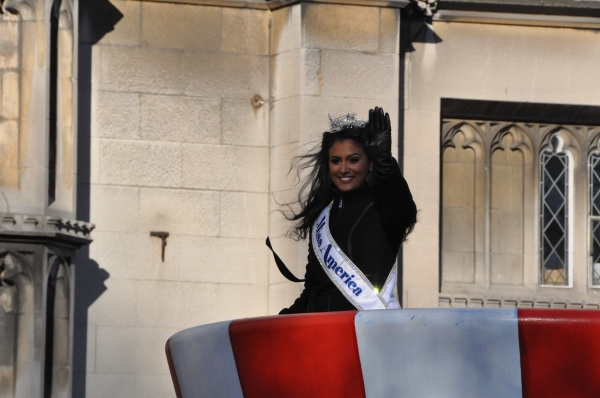 Photo Coverage: Hilty, Chenoweth & More at Macy's 87th Annual Thanksgiving Day Parade Image