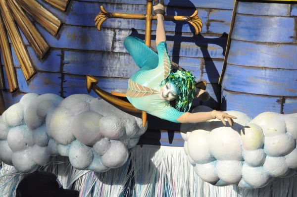 Photo Coverage: Hilty, Chenoweth & More at Macy's 87th Annual Thanksgiving Day Parade Image