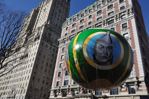 Photo Coverage: Hilty, Chenoweth & More at Macy's 87th Annual Thanksgiving Day Parade  Image