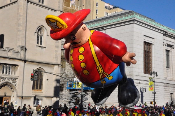Photo Coverage: Hilty, Chenoweth & More at Macy's 87th Annual Thanksgiving Day Parade Image