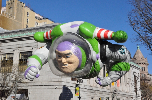 Photo Coverage: Hilty, Chenoweth & More at Macy's 87th Annual Thanksgiving Day Parade Image