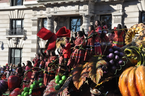 Photo Coverage: Hilty, Chenoweth & More at Macy's 87th Annual Thanksgiving Day Parade Image