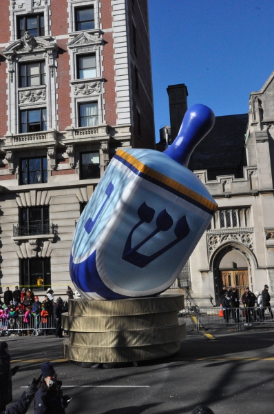 Photo Coverage: Hilty, Chenoweth & More at Macy's 87th Annual Thanksgiving Day Parade Image