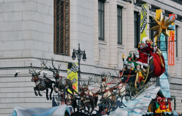Photo Coverage: Hilty, Chenoweth & More at Macy's 87th Annual Thanksgiving Day Parade Image