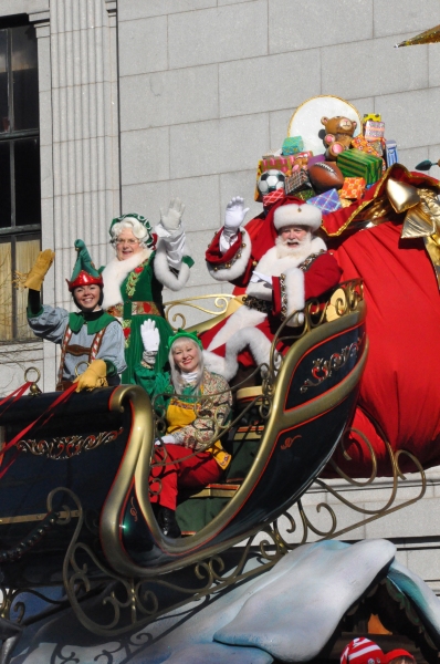 Photo Coverage: Hilty, Chenoweth & More at Macy's 87th Annual Thanksgiving Day Parade Image