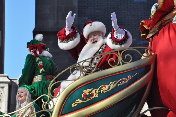 Photo Coverage: Hilty, Chenoweth & More at Macy's 87th Annual Thanksgiving Day Parade Image