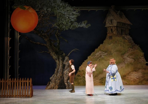 Photo Flash: First Look at Mike Spee, Kendra Kassebaum & More in JAMES AND THE GIANT PEACH World Premiere!  Image