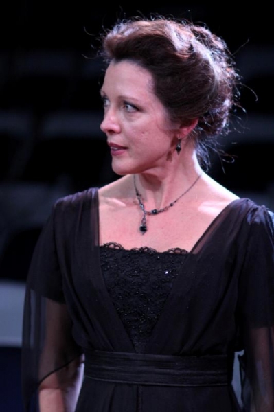 Photo Flash: First Look at Remy Bumppo's AN INSPECTOR CALLS Image