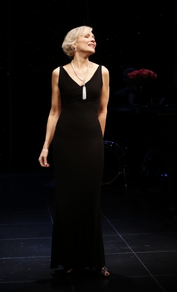 Photo Flash: First Look at Stevie Holland in York Theatre Company's 'LOVE, LINDA' Image