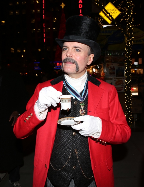 Photo Coverage: A GENTLEMAN'S GUIDE TO LOVE AND MURDER Cast Has Afternoon Tea at Downton Abbey Food Truck! Image