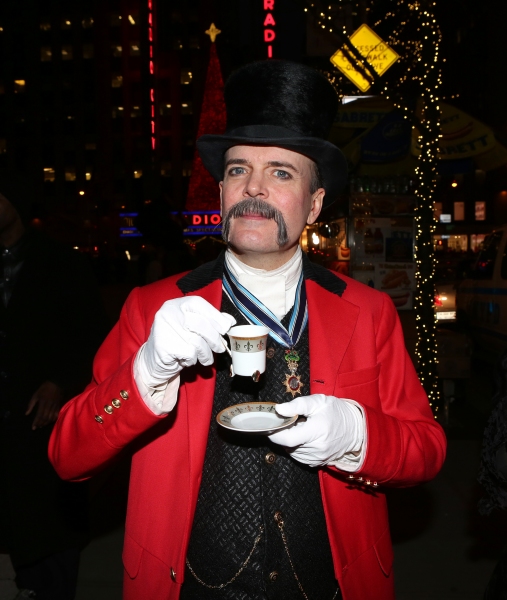 Photo Coverage: A GENTLEMAN'S GUIDE TO LOVE AND MURDER Cast Has Afternoon Tea at Downton Abbey Food Truck! Image