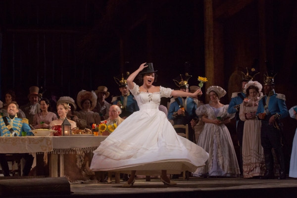 Photo Flash: First Look at Anna Netrebko in Donizetti's L'ELISIR D'AMORE Image