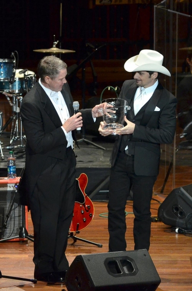 Senator Frist presneting Harmony Award to Brad Paisley Photo