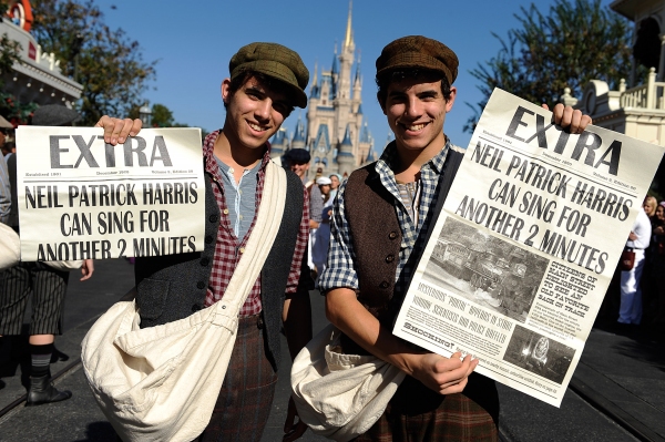Photo Flash: Neil Patrick Harris Unites with NEWSIES Cast for Disney Parks Christmas Day Parade Image