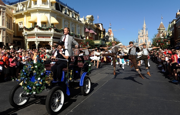 Photo Flash: Neil Patrick Harris Unites with NEWSIES Cast for Disney Parks Christmas Day Parade Image