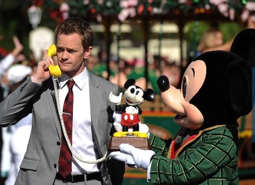 Photo Flash: Neil Patrick Harris Unites with NEWSIES Cast for Disney Parks Christmas Day Parade Image