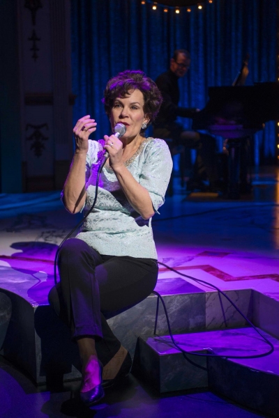 Photo Flash: First Look at Hollis Resnik in Milwaukee Rep's END OF THE RAINBOW Image