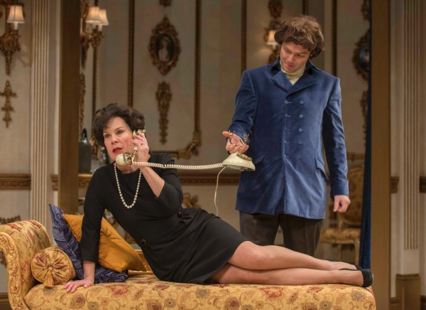Photo Flash: First Look at Hollis Resnik in Milwaukee Rep's END OF THE RAINBOW Image