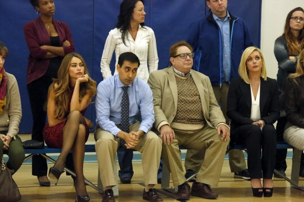 Photo Flash: First Look at Jane Krakowski & Jesse Eisenberg on ABC's MODERN FAMILY Image