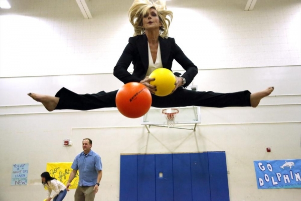 Photo Flash: First Look at Jane Krakowski & Jesse Eisenberg on ABC's MODERN FAMILY Image